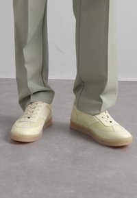 MM6 Maison Margiela Sportcipő - anise flower