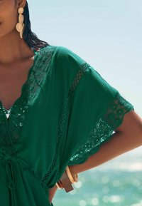 Love & Roses REGULAR FIT - TRIM DETAIL BELTED COVER-UP - Pludmales piederums - green