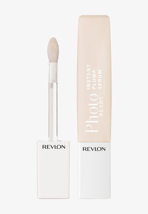 Revlon PhotoReady Instant Plump Serum med beige rektangulær tube og hvid firkantet hætte, applikatorstav viser klart serum.