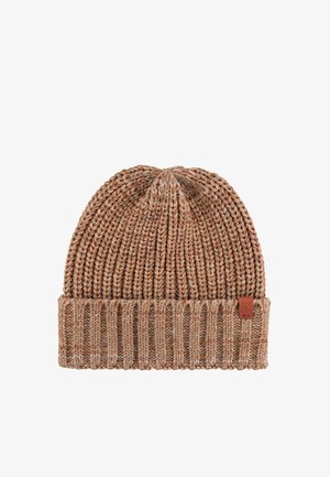 Gebreide muts in warme bruine tinten, met een geribbelde boord, een gestructureerd patroon en een klein merklabel. Geschikt voor koud weer.