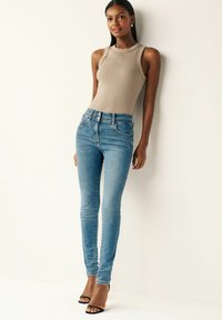 Next LIFT SHAPE STANDARD - Prigludę džinsai - denim dark blue greencast