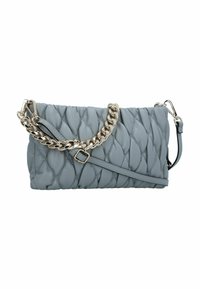 Borsa a tracolla in pelle grigia trapuntata con accentuazione in catena dorata e tracolla rimovibile. Presenta una forma rettangolare e una texture liscia.