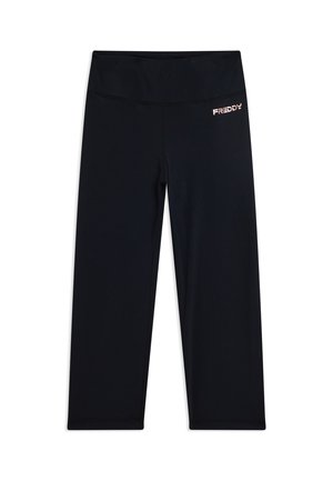 Leggings negros recortados con una cinturilla ancha y pequeño logo "FREDDY" en rosa claro en la parte superior del muslo izquierdo.