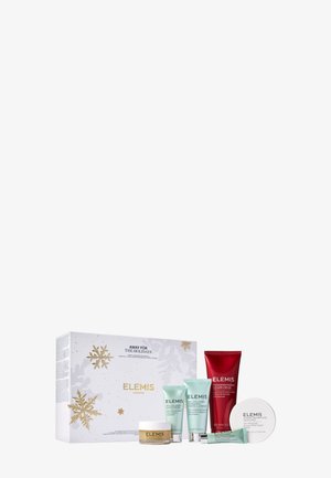 KIT: AWAY FOR THE HOLIDAYS- TRAVEL SKINCARE FAVOURITES - Skincare set