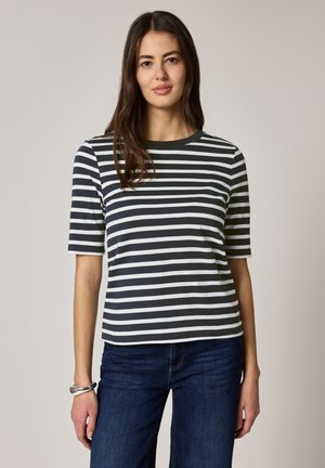 - T-shirt z nadrukiem