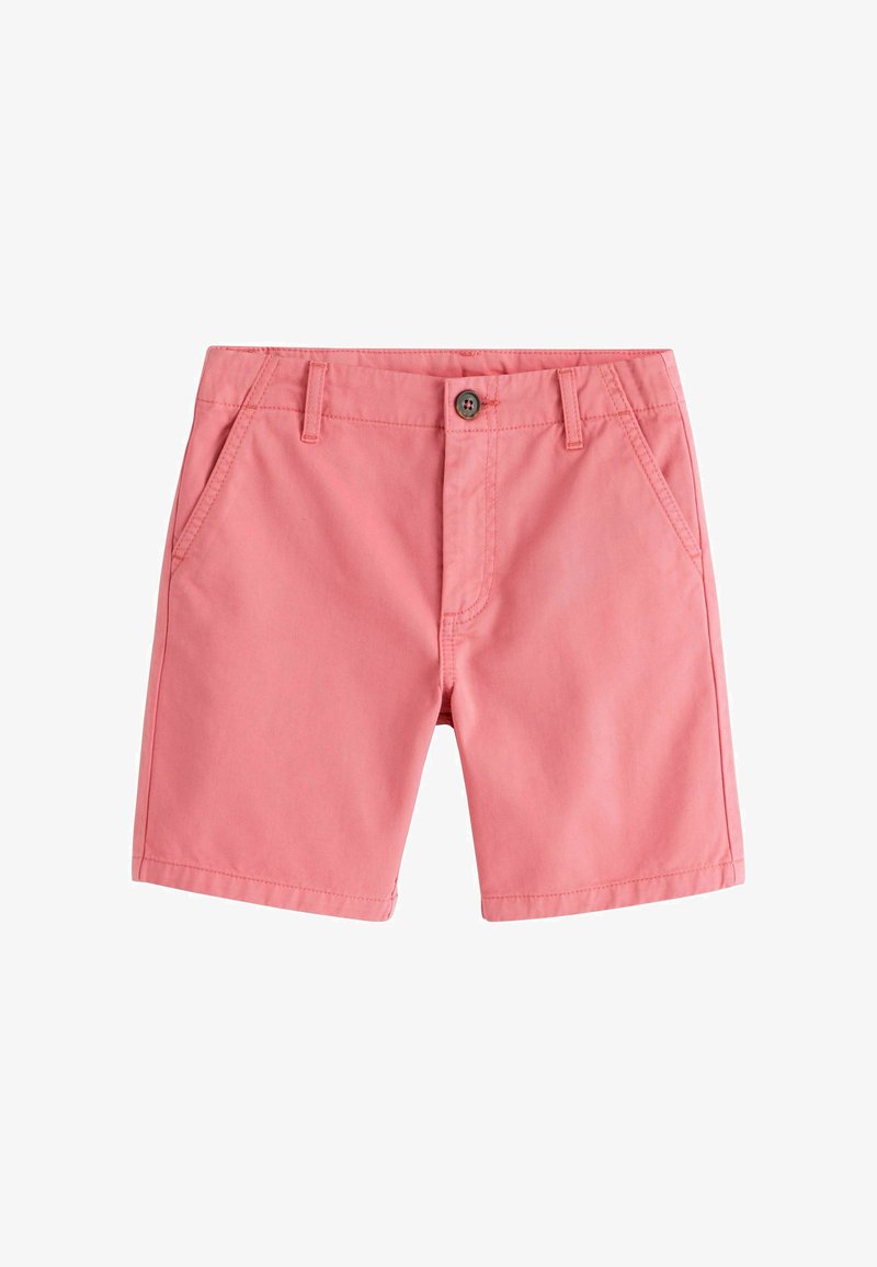 Shorts roses à hauteur des genoux avec passants pour ceinture, bouton à l'avant, fermeture éclair et poches latérales inclinées sur fond blanc.