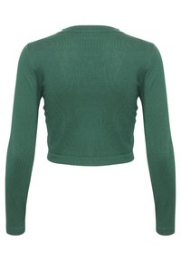 Grön, kortärmad tröja med långa ärmar och ett texturerat stickat mönster samt rundad halsringning. Enkelt design utan metallfästen eller ytterligare dekorationer.