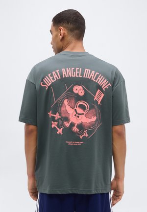 adidas Performance, FUN TRAINING GRAPHIC - Sports T-shirt - legend ivy