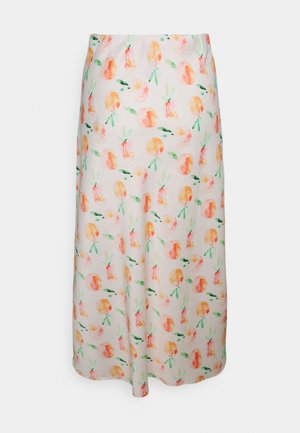 Jupe en tissu léger avec un fond pastel, ornée d'un motif floral de pêches orange et de feuilles vertes. Design fluide, de longueur mi-mollet.