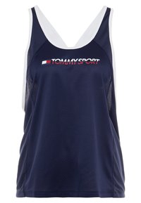 Canotta sportiva blu navy con texture a rete, bordi bianchi, design a V, e logo "TOMMY SPORT" in rosso e bianco sulla parte anteriore.