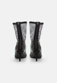 Nly by Nelly Botines - black