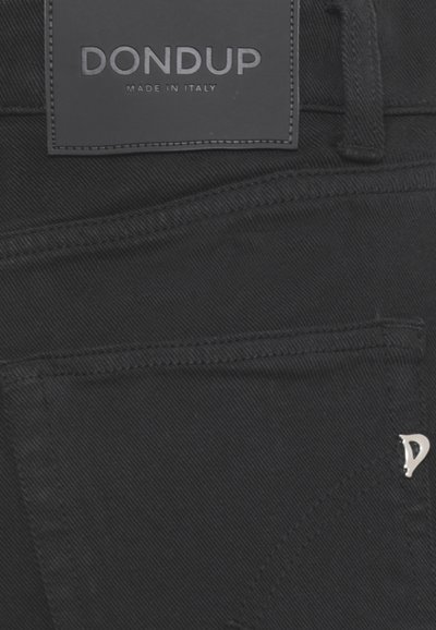 Jeans in denim nero con una finitura testurizzata, dotati di un'etichetta in pelle con la scritta "DON DUP" e un dettaglio in metallo argentato sulla tasca.