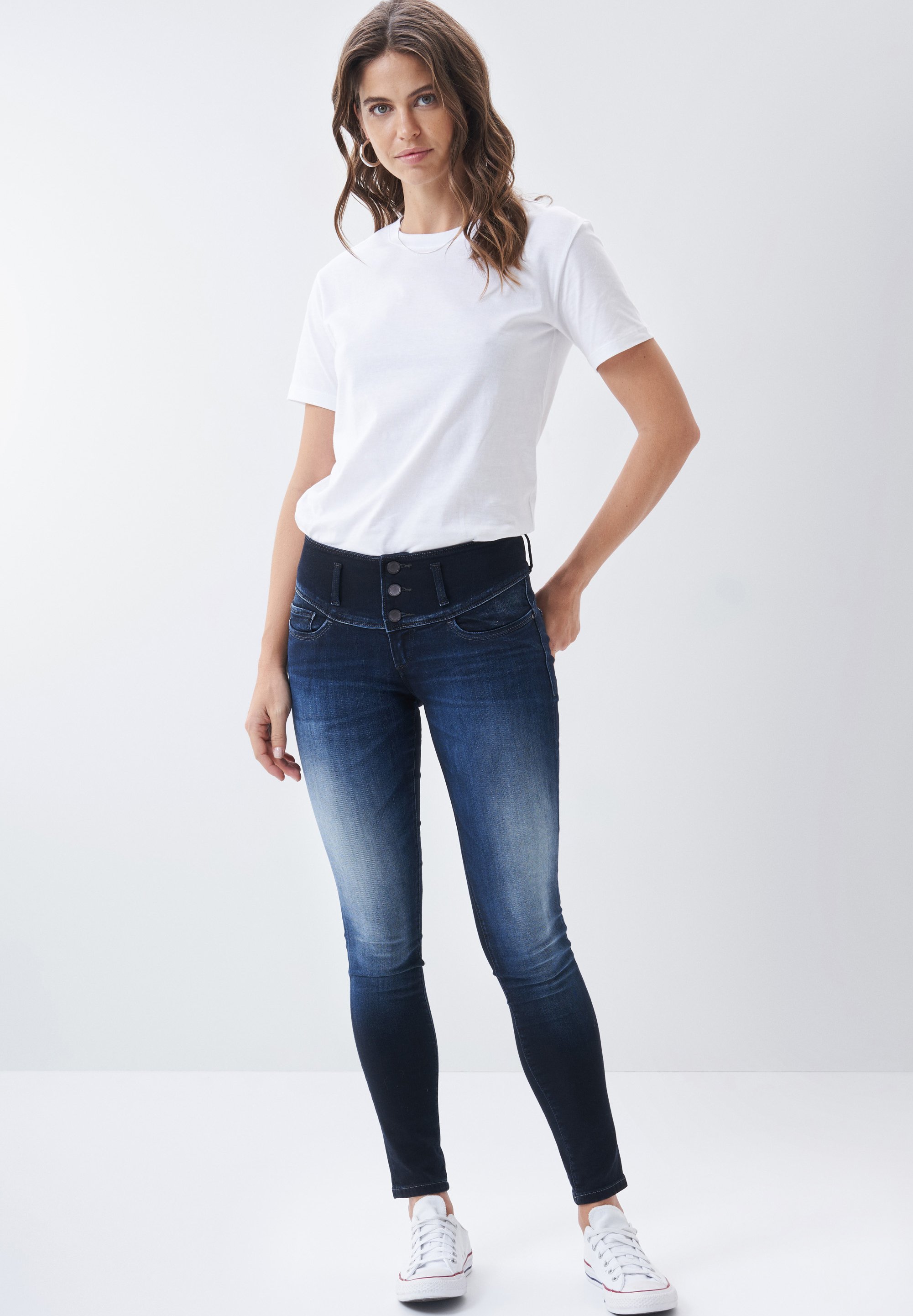 Vaqueros Push Up Wonder skinny oscuros | Vaqueros Salsa Jeans