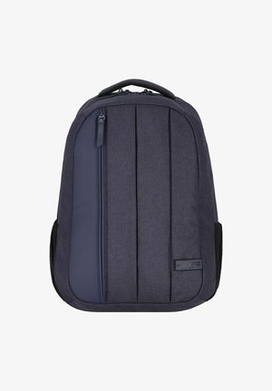 Zaino grigio scuro con tessuto strutturato, caratterizzato da pieghe verticali, una tasca laterale con zip e una maniglia superiore per il trasporto.