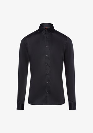 Chemise noire à manches longues en tissu lisse ; présente un col classique, une fermeture à boutons à l'avant et des poignets boutonnés avec un design élégant.