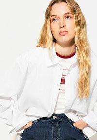 Bershka Cămașă - white