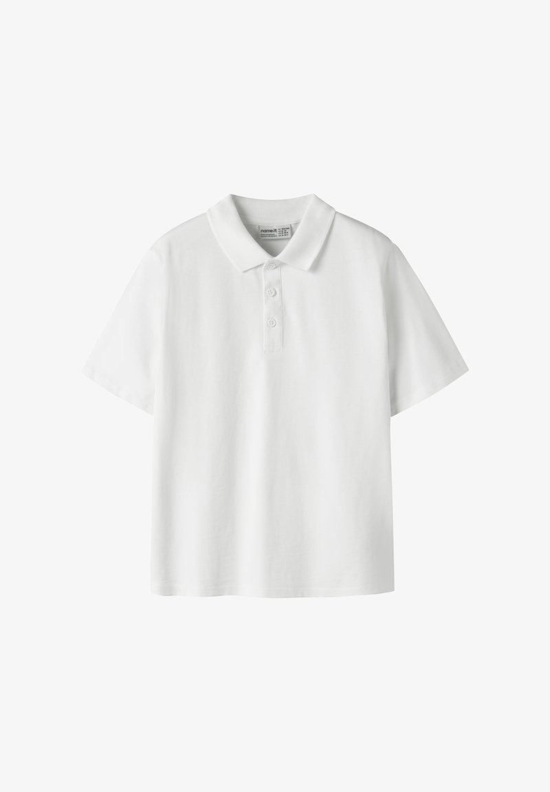 Polo blanc à manches courtes avec un col et trois boutons sur le devant, présenté sur un fond uni.