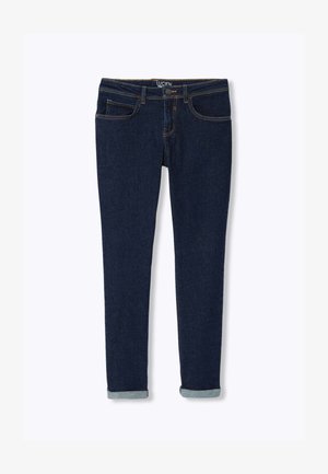 Jeans en denim bleu foncé avec une coupe slim, un design à cinq poches, des poignets repliés bleu clair et des coutures orange contrastantes.