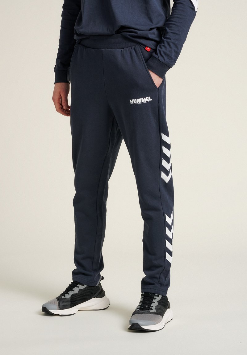 Hummel - LEGACY TAPERED  - Tracksuit bottoms - blue nights, Enlarge