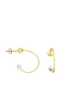 Guldörrhängsmycken med en böjd design som har en silverpärla på ena sidan och en guldklot på den andra. Minimalistiska och moderna.