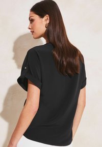 Lipsy UTILITY SHORT ROLL SLEEVE - REGULAR FIT - Blúzka - black