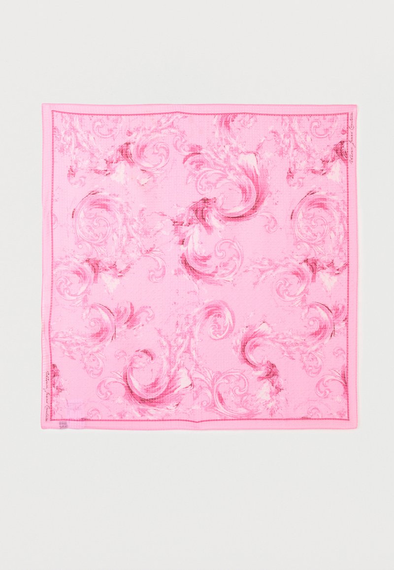Ροζ τετράγωνο μαντήλι με πιο σκούρα ροζ διακοσμητικά στροβιλιστά λουλουδάτα σχέδια και λεπτό ροζ περίγραμμα.