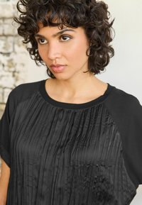 Next PLISSÉ SHORT SLEEVE STANDARD - Bluse - black