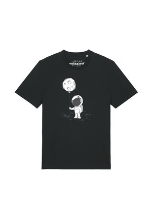 Schwarzes T-Shirt mit einem weißen Astronauten, der einen ballon in Form des Mondes hält und auf einer felsigen Oberfläche steht.