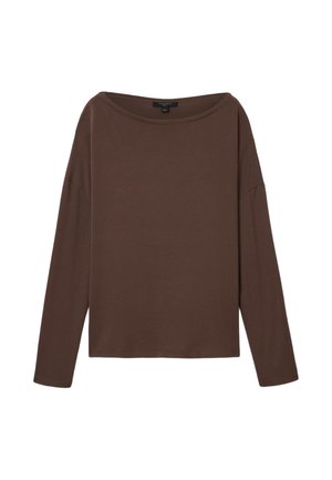 Braunes Langarmshirt mit weitem, rundem Ausschnitt und überschnittenen Schultern. Weicher, leichter Stoff mit glatter Textur. Schlichtes, minimalistisches Design.