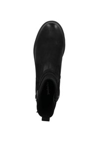 Botín negro que presenta un exterior de cuero suave, punta redondeada, paneles laterales elásticos y un lazo en el talón para facilitar el calzado.