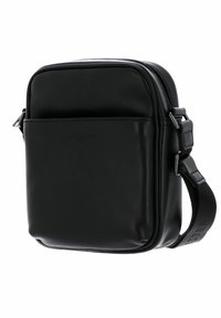 Borsa a tracolla nera in pelle con forma rettangolare, chiusura con zip, tracolla regolabile e un discreto marchio in rilievo sul davanti.