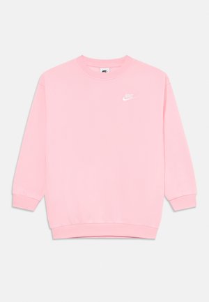 Ružičasti dukserica s dugim rukavima marke Nike s rebrastim manžetama i rubom, na kojem se nalazi mali bijeli Nike logo na gornjem lijevom dijelu prsnog koša.