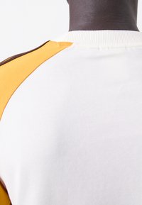 adidas Originals Print T-shirt - off white