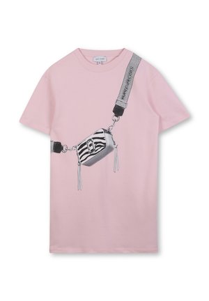 Pink cotton t-shirt featuring a graphic of a silver zebra-striped bag with a strap, detailed with tassels and "Marc Jacobs" branding.