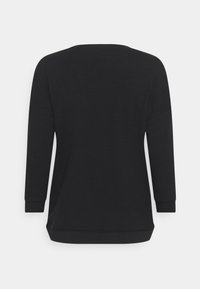 Schwarzer Pullover mit langen Ärmeln, rundem Halsausschnitt, lockerer Passform, gerippten Bündchen und Saum, gefertigt aus weichem Stoff mit glatter Textur.