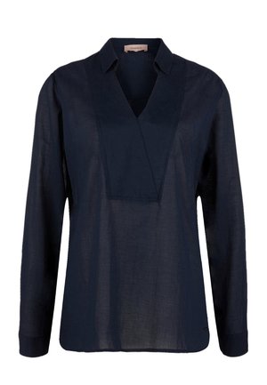 Zwarte blouse met lange mouwen, V-hals met knooplijst en kraag, gemaakt van lichtgewicht stof, afgebeeld tegen een witte achtergrond.