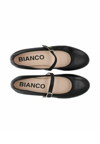 Sorte lær Mary Jane-flats med rund tå, justerbar rem og beige såle med "BIANCO"-logo. Glatt tekstur og minimalistisk design.