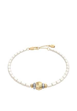 Armband mit kleinen weißen Perlen, einer zentralen goldfarbenen strukturierten Perle, zwei goldenen Abstandperlen, einer silbernen Perle und einem goldenen Verschluss mit Herzanhänger.