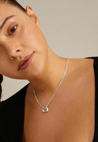 Pilgrim WAVE HEART UNISEX - Verižica - silver plated