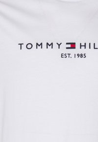 Tommy Hilfiger LOGO TEE - T-shirt estampada - white