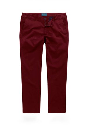 Slim-fit bordeauxrode herenspijkerbroek met knoop- en ritssluiting, zijzakken en een Boston Park-label op de tailleband.