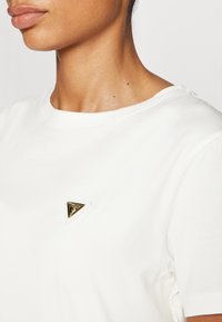 Guess COLETTE - Marškinėliai su spaudiniu - snow cap