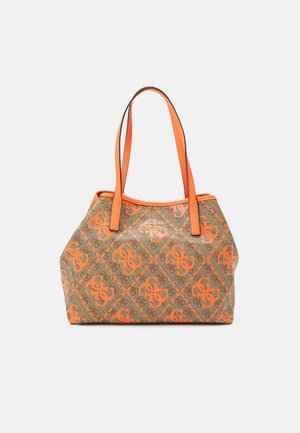 Sac cabas Guess marron et orange avec deux poignées orange et un logo en forme de losange.