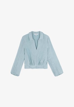 Jasnoniebieska krótka bluzka z teksturowanej tkaniny, z dekoltem w serek, długimi bufkami i marszczonym detalem w talii.