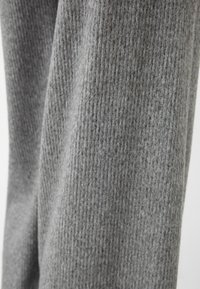 Bershka Tygbyxor - grey