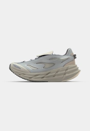 adidas by Stella McCartney ADISTAR - Zapatillas de entrenamiento - clear onix/willow grey/almond milk
