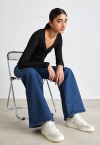 Calvin Klein Jeans BASKET CUPSOLE  - Tenisky - creamy white/eggshell