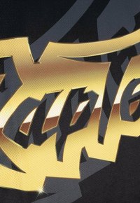Diseño gráfico en dorado y negro que presenta texto estilizado sobre una superficie texturizada, con un brillo metálico y bordes afilados contra un fondo oscuro.