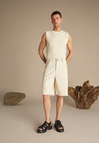 Zign Studio Džínové kraťasy - off-white