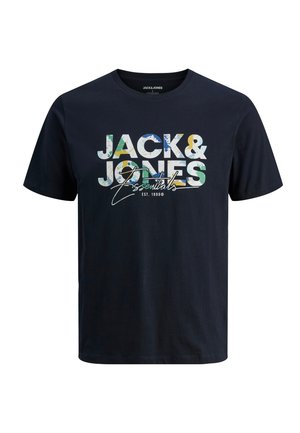Tumši zilas krāsas kokvilnas T-kreklis ar daudzkrāsainu grafisko apdruku, kurā redzams "JACK & JONES" un "Essentials" izceltā un kursīvā tekstā.